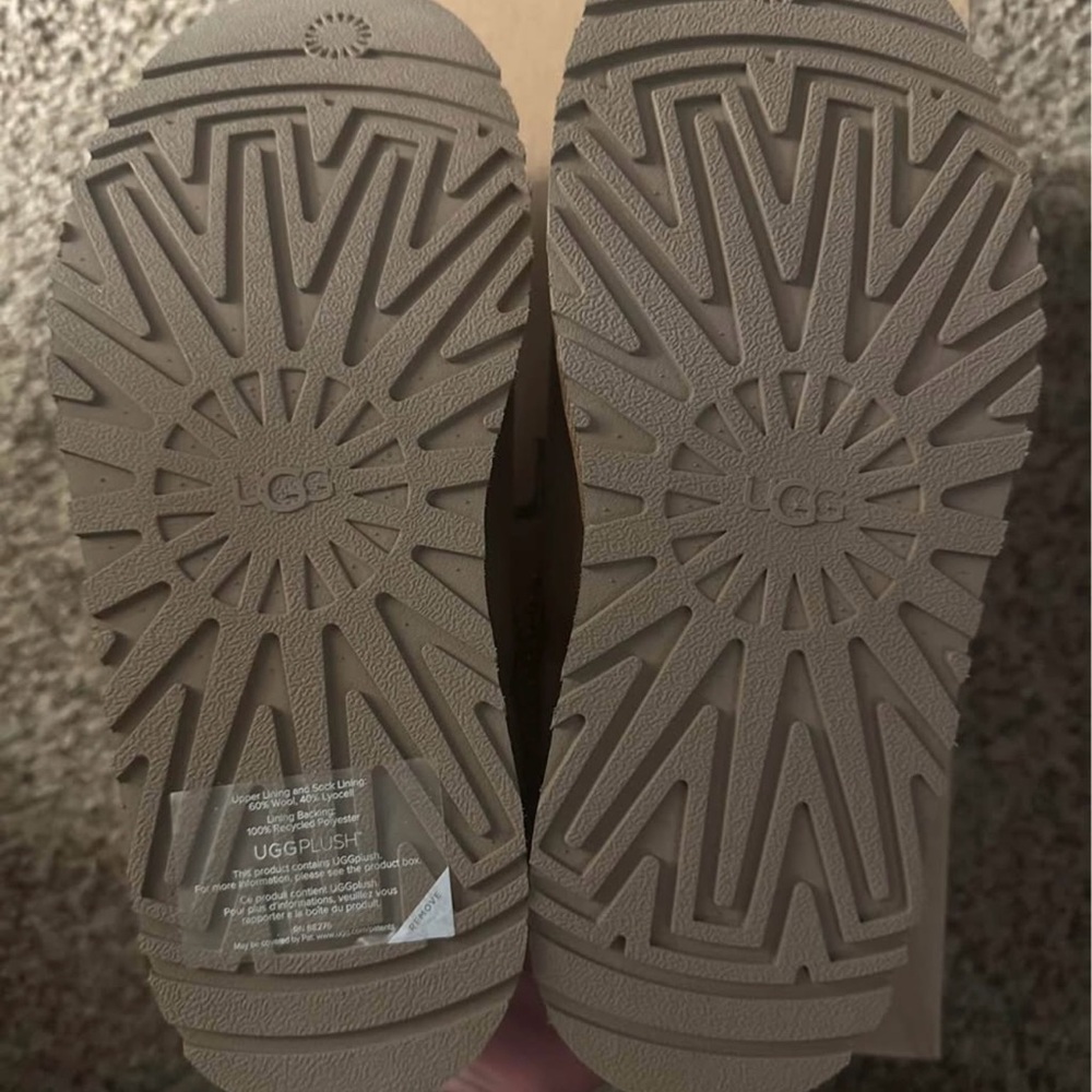 Size 4 kids Ugg tazz slippers